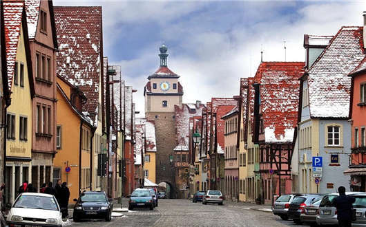 近些年德國(guó)經(jīng)濟(jì)發(fā)展速猛，原因是什么？